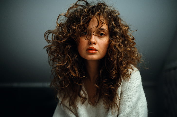 anti frizz serum for curly hair